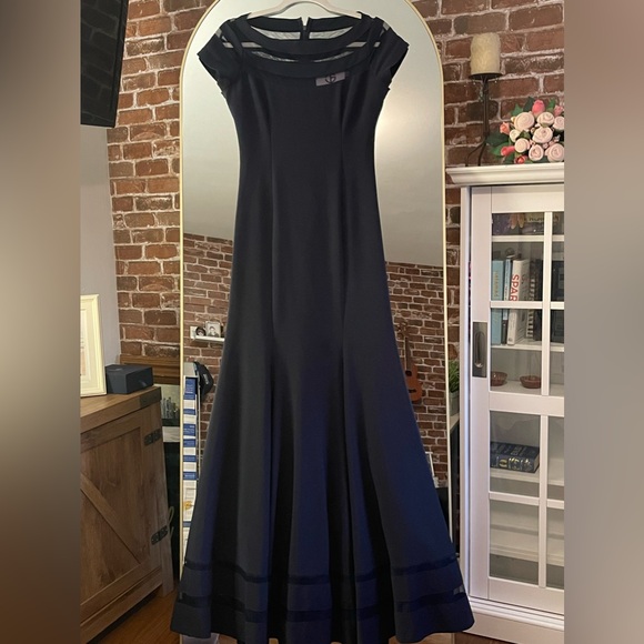 JS Collections Womens Illusion Panel Mermaid Gown - Deep Navy, 4. - Picture 5 of 9